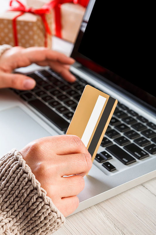 woman-shopping-online